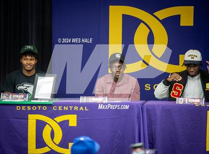 Thumbnail 2 in DeSoto Central Signing Day photogallery.