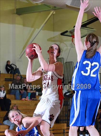 Thumbnail 3 in El Dorado vs. Roseville (Whitney Wildcat Tournament) photogallery.