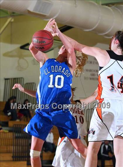 Thumbnail 3 in El Dorado vs. Roseville (Whitney Wildcat Tournament) photogallery.