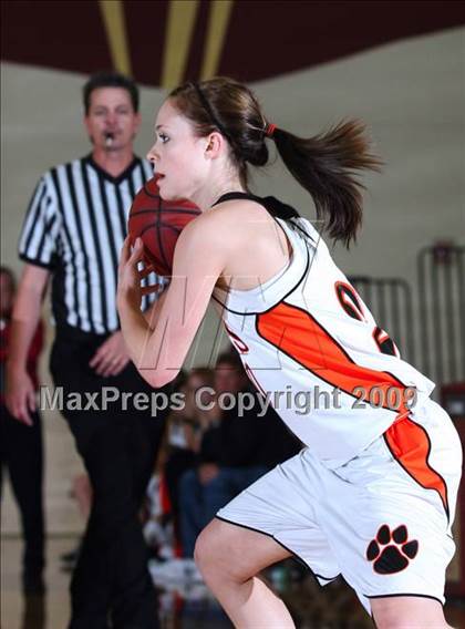 Thumbnail 2 in El Dorado vs. Roseville (Whitney Wildcat Tournament) photogallery.