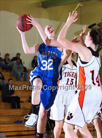 Thumbnail 3 in El Dorado vs. Roseville (Whitney Wildcat Tournament) photogallery.