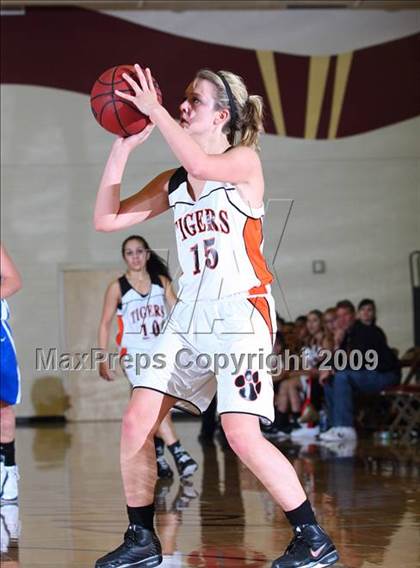 Thumbnail 3 in El Dorado vs. Roseville (Whitney Wildcat Tournament) photogallery.