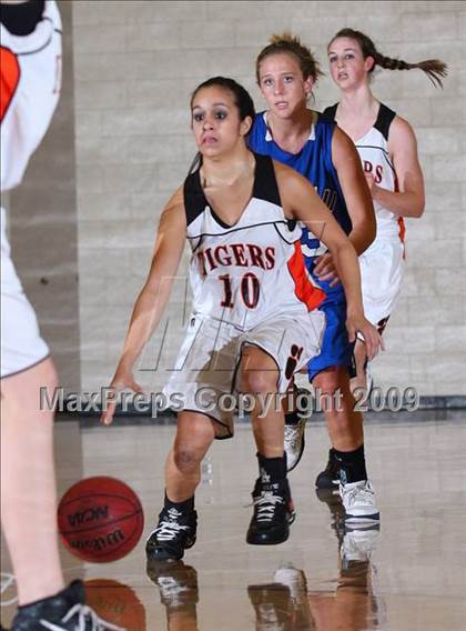 Thumbnail 2 in El Dorado vs. Roseville (Whitney Wildcat Tournament) photogallery.