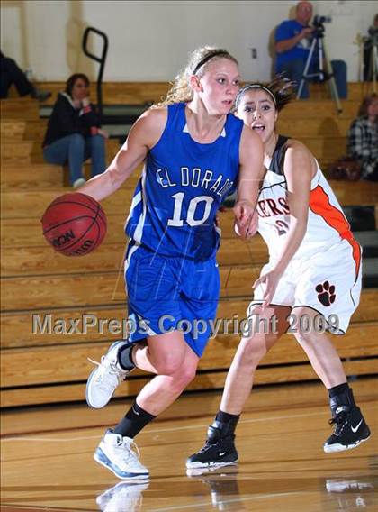 Thumbnail 2 in El Dorado vs. Roseville (Whitney Wildcat Tournament) photogallery.