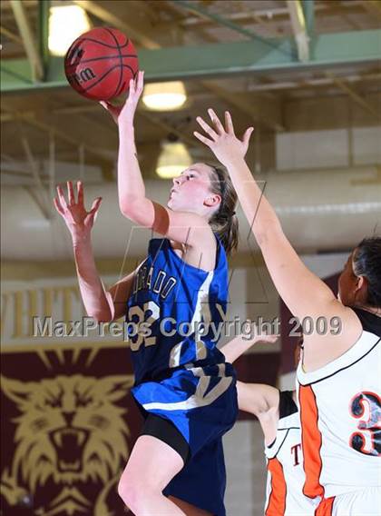 Thumbnail 2 in El Dorado vs. Roseville (Whitney Wildcat Tournament) photogallery.
