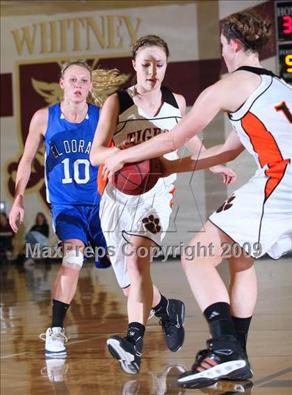 Thumbnail 2 in El Dorado vs. Roseville (Whitney Wildcat Tournament) photogallery.