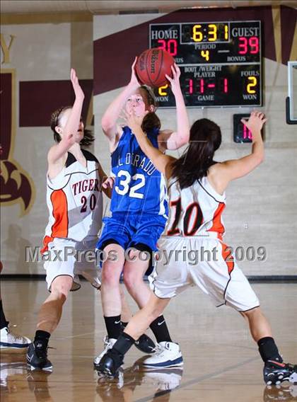 Thumbnail 2 in El Dorado vs. Roseville (Whitney Wildcat Tournament) photogallery.