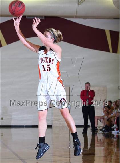 Thumbnail 1 in El Dorado vs. Roseville (Whitney Wildcat Tournament) photogallery.