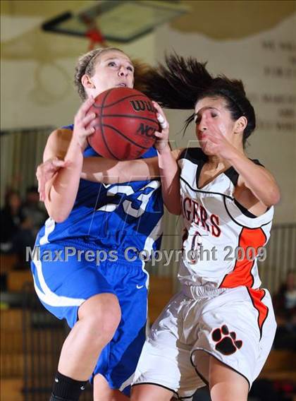 Thumbnail 1 in El Dorado vs. Roseville (Whitney Wildcat Tournament) photogallery.