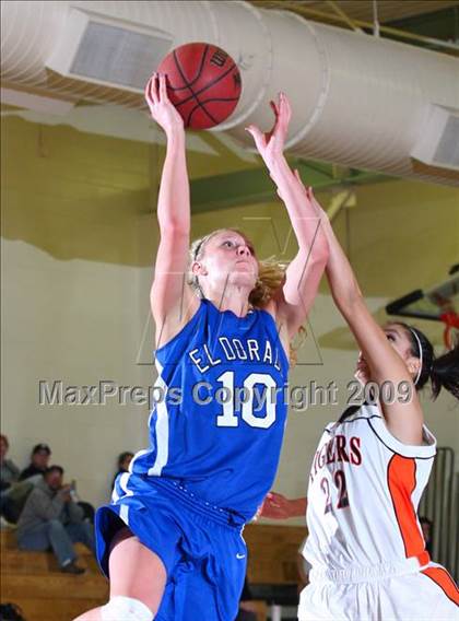 Thumbnail 1 in El Dorado vs. Roseville (Whitney Wildcat Tournament) photogallery.
