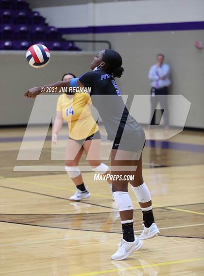 Thumbnail 3 in Pflugerville @ Liberty Hill photogallery.