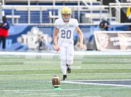 Thumbnail 2 in Chaminade-Madonna vs. Cardinal Newman (FHSAA 1A Final) photogallery.