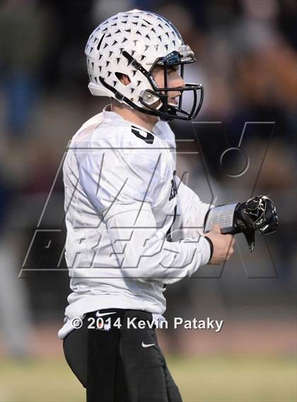 Thumbnail 2 in Xavier vs. Shelton (CIAC Class LL-Small Final) photogallery.
