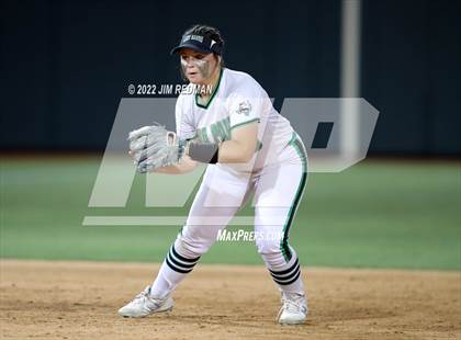 Thumbnail 2 in Iowa Park @ Liberty (UIL 4A Softball Semifinal) photogallery.
