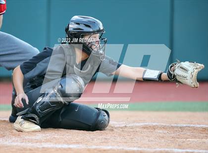 Thumbnail 2 in Iowa Park @ Liberty (UIL 4A Softball Semifinal) photogallery.