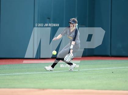 Thumbnail 3 in Iowa Park @ Liberty (UIL 4A Softball Semifinal) photogallery.