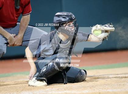 Thumbnail 2 in Iowa Park @ Liberty (UIL 4A Softball Semifinal) photogallery.