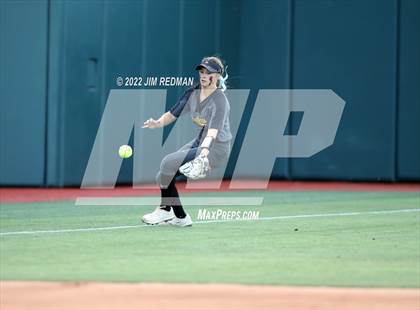 Thumbnail 2 in Iowa Park @ Liberty (UIL 4A Softball Semifinal) photogallery.