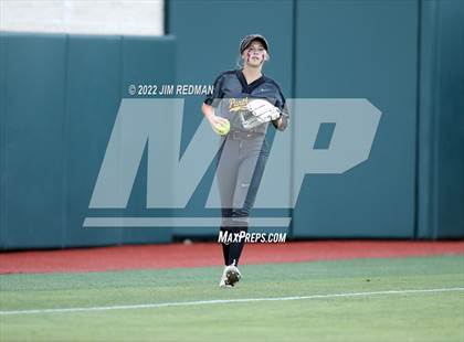 Thumbnail 3 in Iowa Park @ Liberty (UIL 4A Softball Semifinal) photogallery.
