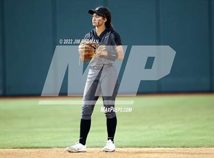 Thumbnail 2 in Iowa Park @ Liberty (UIL 4A Softball Semifinal) photogallery.
