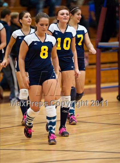 Thumbnail 2 in East Lyme vs. Kennedy (CIAC Class L Second Round) photogallery.