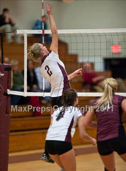 Thumbnail 3 in East Lyme vs. Kennedy (CIAC Class L Second Round) photogallery.