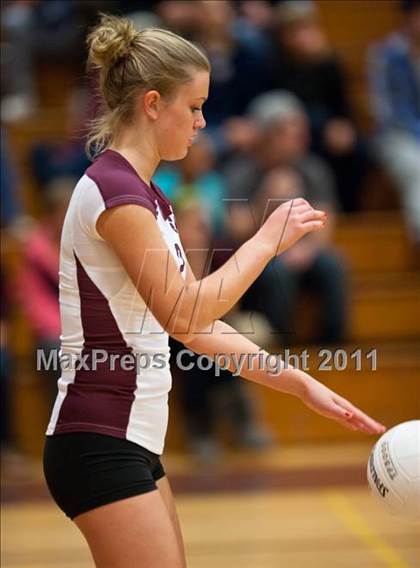 Thumbnail 1 in East Lyme vs. Kennedy (CIAC Class L Second Round) photogallery.