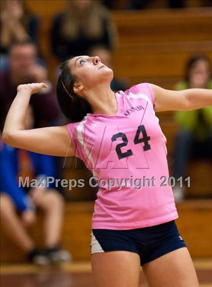 Thumbnail 1 in East Lyme vs. Kennedy (CIAC Class L Second Round) photogallery.