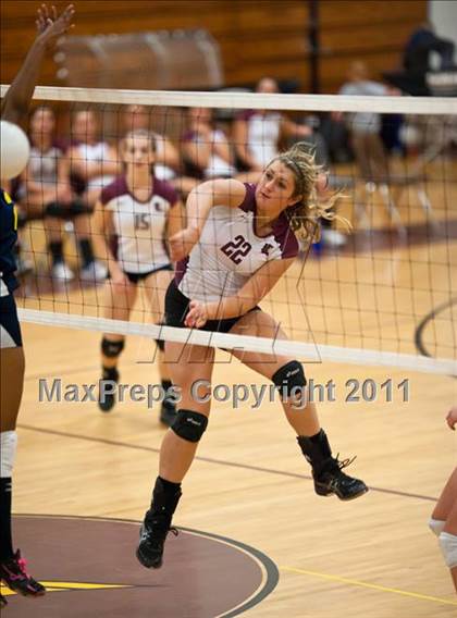 Thumbnail 3 in East Lyme vs. Kennedy (CIAC Class L Second Round) photogallery.