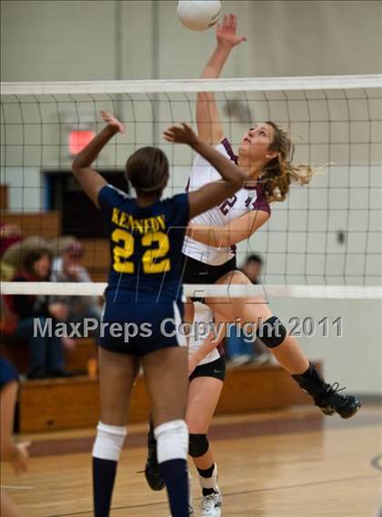 Thumbnail 3 in East Lyme vs. Kennedy (CIAC Class L Second Round) photogallery.