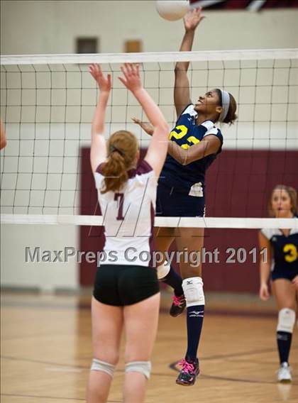 Thumbnail 3 in East Lyme vs. Kennedy (CIAC Class L Second Round) photogallery.