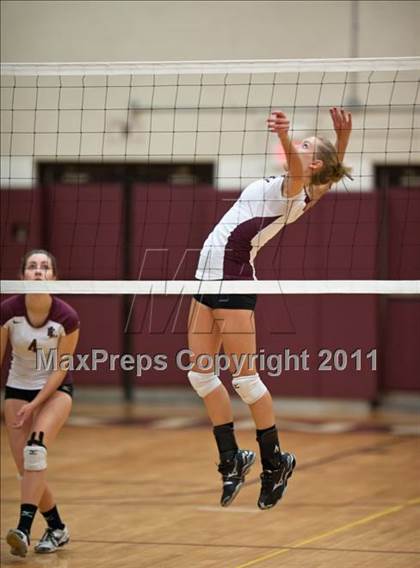 Thumbnail 2 in East Lyme vs. Kennedy (CIAC Class L Second Round) photogallery.