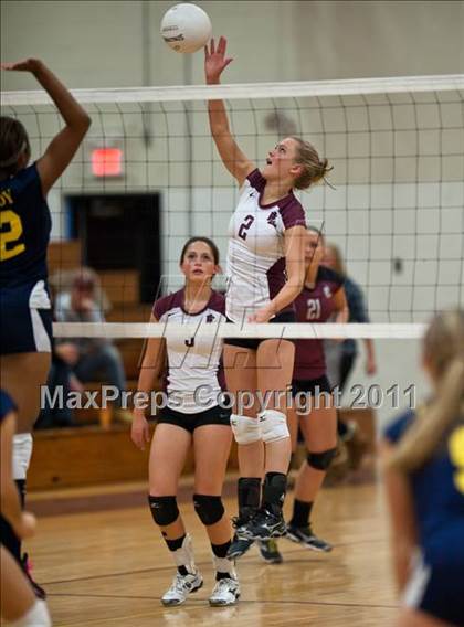 Thumbnail 1 in East Lyme vs. Kennedy (CIAC Class L Second Round) photogallery.