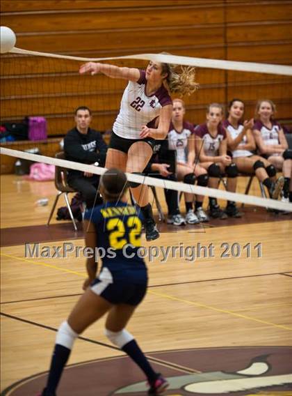 Thumbnail 1 in East Lyme vs. Kennedy (CIAC Class L Second Round) photogallery.