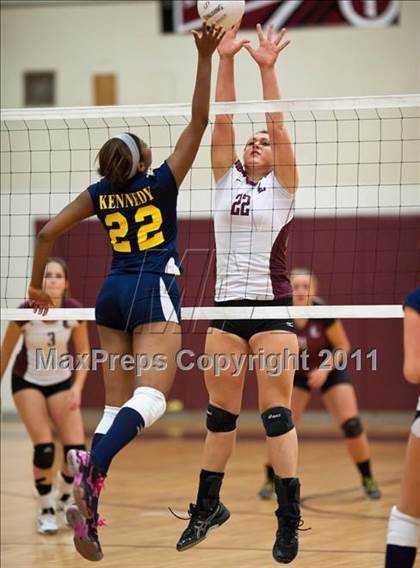 Thumbnail 1 in East Lyme vs. Kennedy (CIAC Class L Second Round) photogallery.