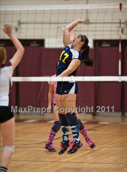 Thumbnail 2 in East Lyme vs. Kennedy (CIAC Class L Second Round) photogallery.