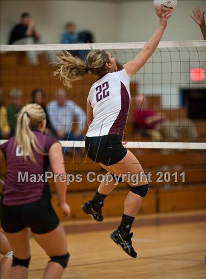 Thumbnail 3 in East Lyme vs. Kennedy (CIAC Class L Second Round) photogallery.