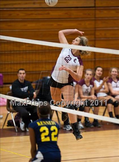 Thumbnail 3 in East Lyme vs. Kennedy (CIAC Class L Second Round) photogallery.