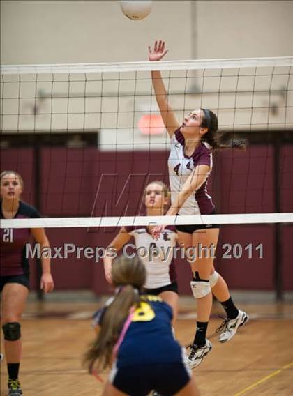Thumbnail 3 in East Lyme vs. Kennedy (CIAC Class L Second Round) photogallery.