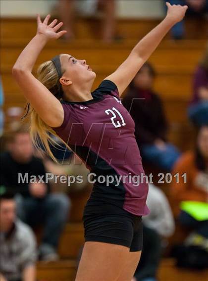 Thumbnail 1 in East Lyme vs. Kennedy (CIAC Class L Second Round) photogallery.