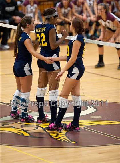 Thumbnail 2 in East Lyme vs. Kennedy (CIAC Class L Second Round) photogallery.