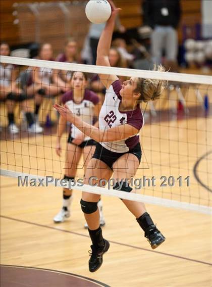 Thumbnail 2 in East Lyme vs. Kennedy (CIAC Class L Second Round) photogallery.