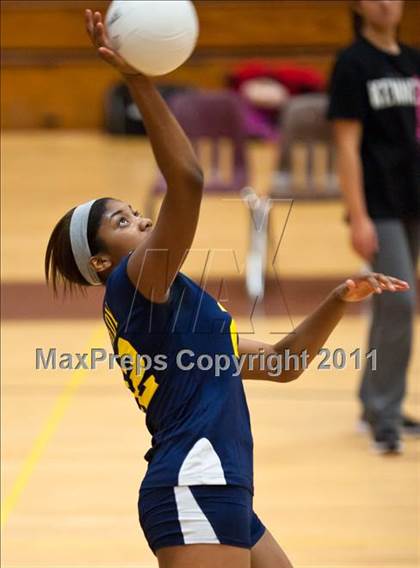 Thumbnail 2 in East Lyme vs. Kennedy (CIAC Class L Second Round) photogallery.