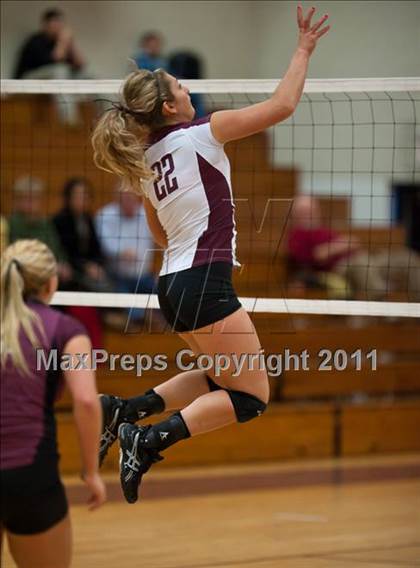 Thumbnail 2 in East Lyme vs. Kennedy (CIAC Class L Second Round) photogallery.