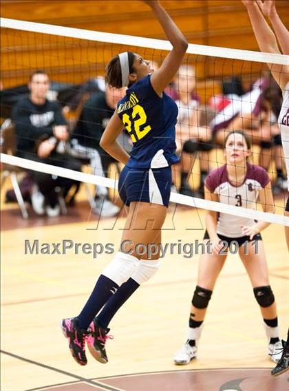 Thumbnail 1 in East Lyme vs. Kennedy (CIAC Class L Second Round) photogallery.
