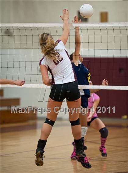 Thumbnail 2 in East Lyme vs. Kennedy (CIAC Class L Second Round) photogallery.