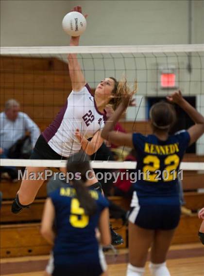 Thumbnail 3 in East Lyme vs. Kennedy (CIAC Class L Second Round) photogallery.