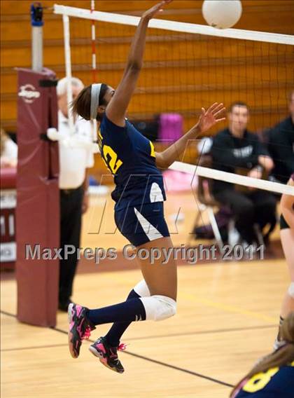 Thumbnail 2 in East Lyme vs. Kennedy (CIAC Class L Second Round) photogallery.