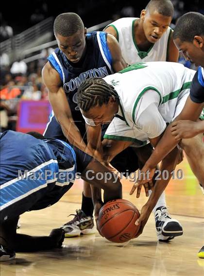 Thumbnail 1 in Compton vs. Lincoln (CIF SoCal D2 Final) photogallery.
