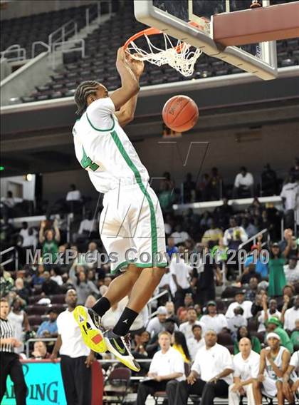 Thumbnail 2 in Compton vs. Lincoln (CIF SoCal D2 Final) photogallery.